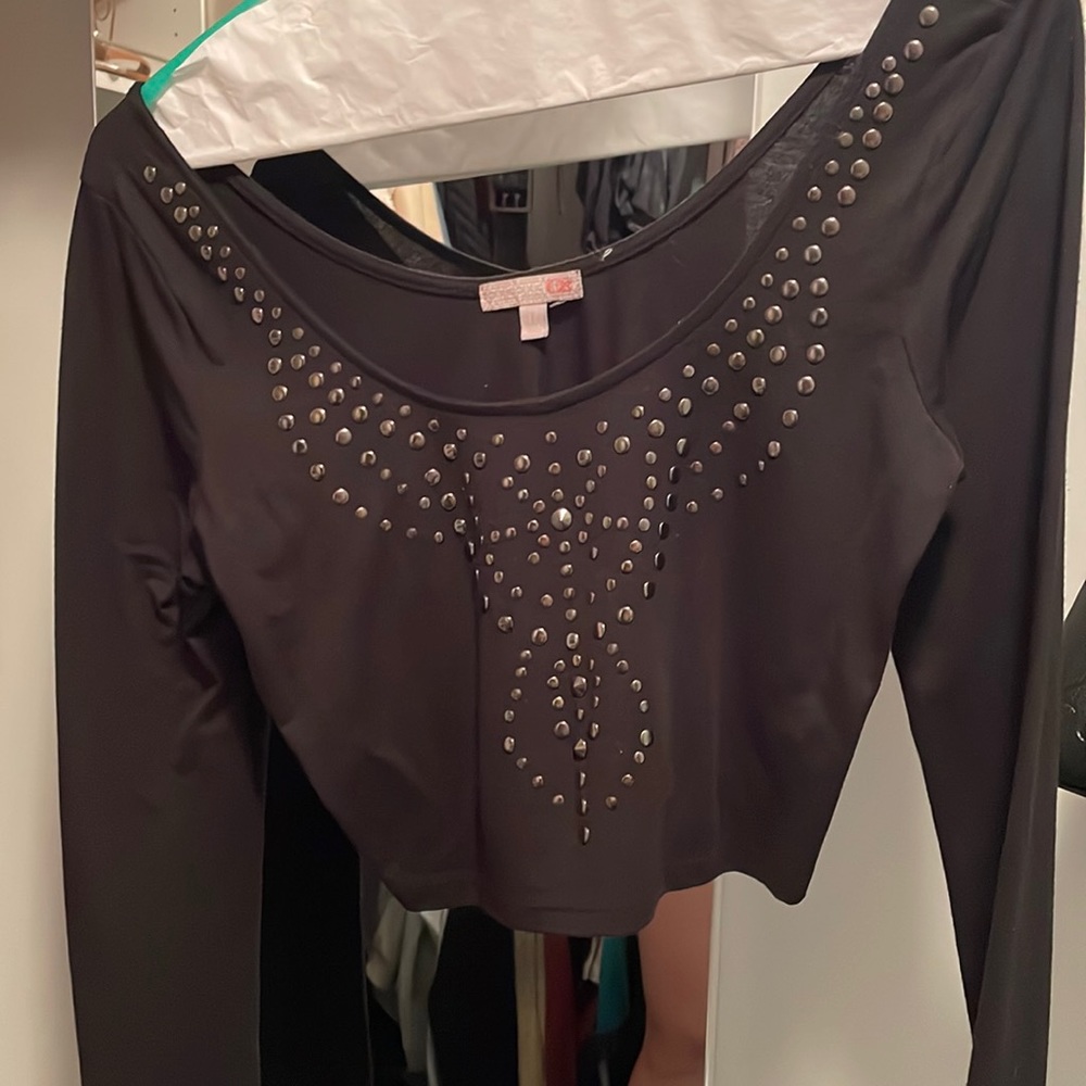 Black long sleeve with alive details